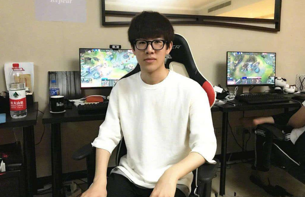 以一位锋线
